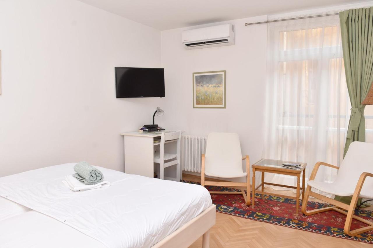 Beautiful In Heart Of Center Apartment *